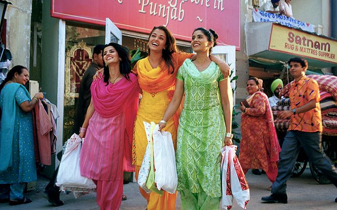 Bride and Prejudice - Photos - Aishwarya Rai Bachchan, Sonalee Kulkarni