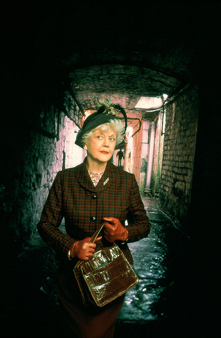 The Unexpected Mrs. Pollifax - Kuvat elokuvasta - Angela Lansbury
