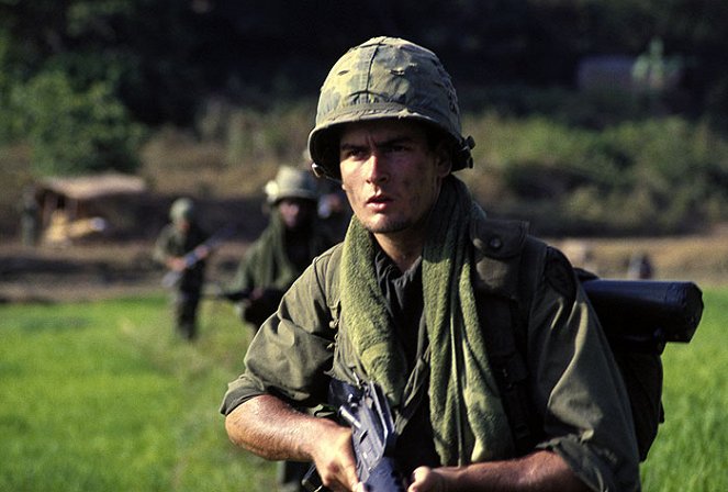 Platoon - Nuoret sotilaat - Kuvat elokuvasta - Charlie Sheen