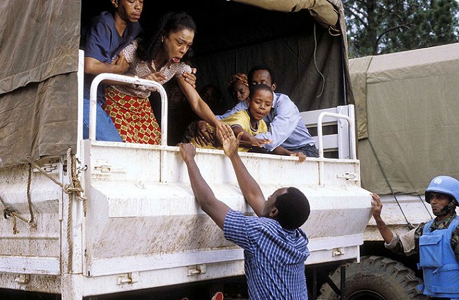 Hotel Rwanda - Kuvat elokuvasta - Sophie Okonedo, Ofentse Modiselle
