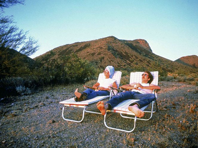 Arizonai ördögfióka - Filmfotók - Holly Hunter, Nicolas Cage