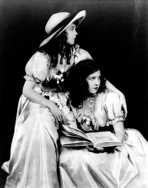Zwei Waisen im Sturm - Filmfotos - Lillian Gish, Dorothy Gish