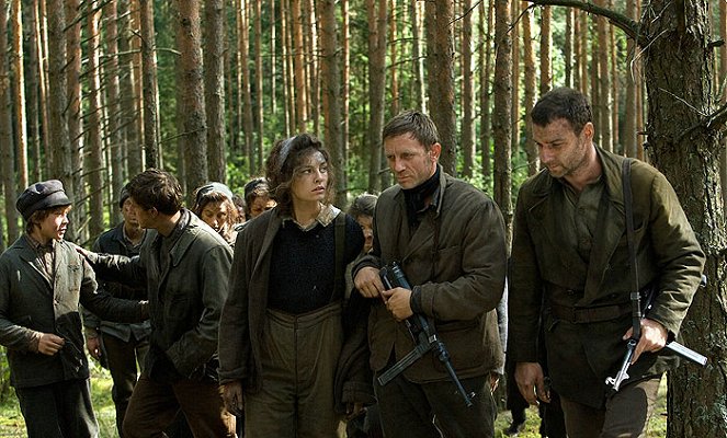 Resistencia - De la película - Alexa Davalos, Daniel Craig, Liev Schreiber