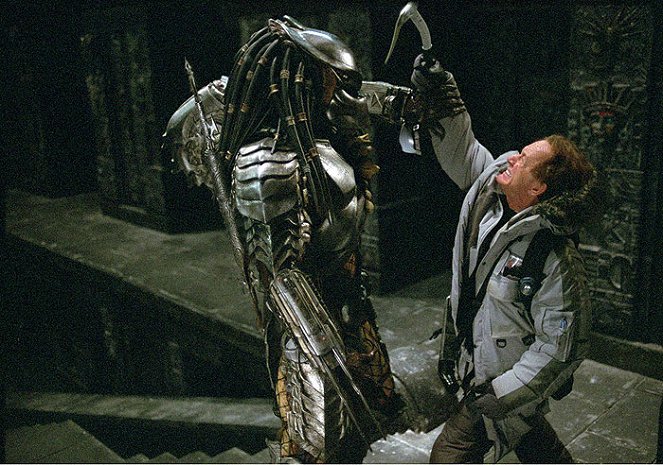 AVP: Alien vs. Predator - Photos - Lance Henriksen