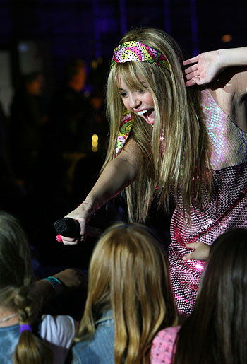 Hannah Montana & Miley Cyrus: Best of Both Worlds Concert Tour - Van film - Miley Cyrus