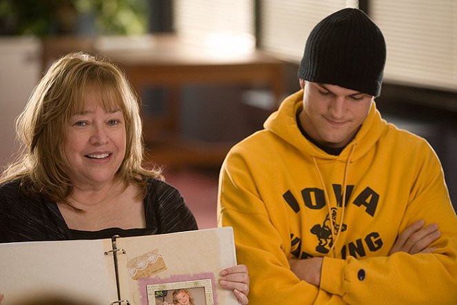 Gemeinsam stärker - Personal Effects - Filmfotos - Kathy Bates, Ashton Kutcher