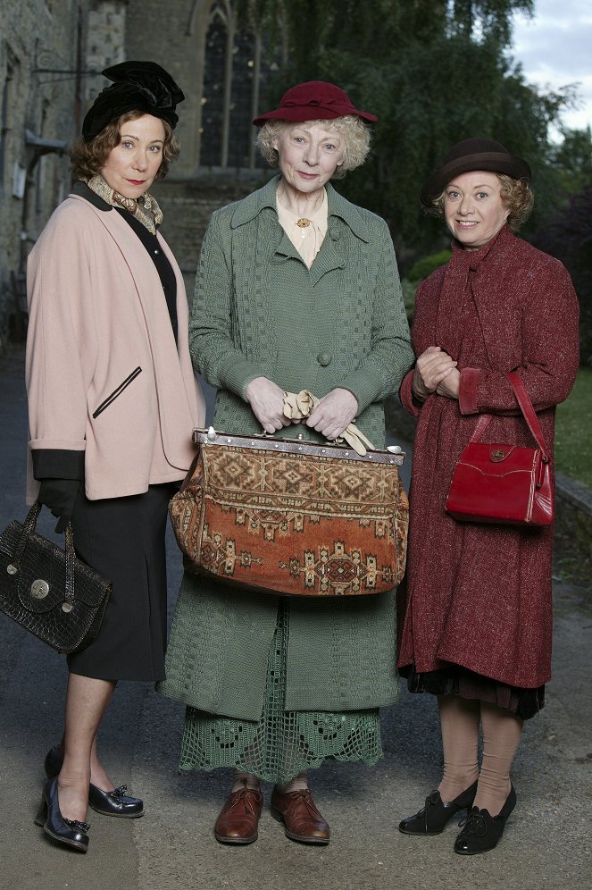 Agatha Christie's Marple - Kuolema ilmoittaa lehdessä - Promokuvat - Zoë Wanamaker, Geraldine McEwan, Elaine Paige