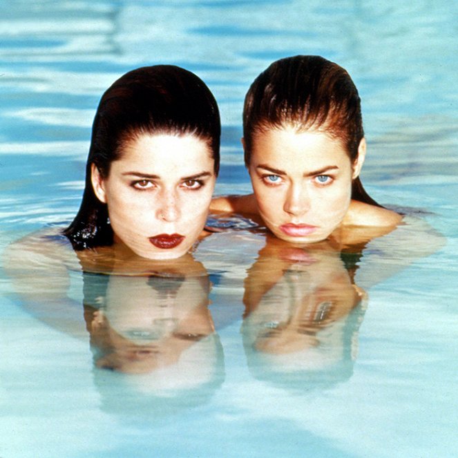 Wild Things - Filmfotos - Neve Campbell, Denise Richards