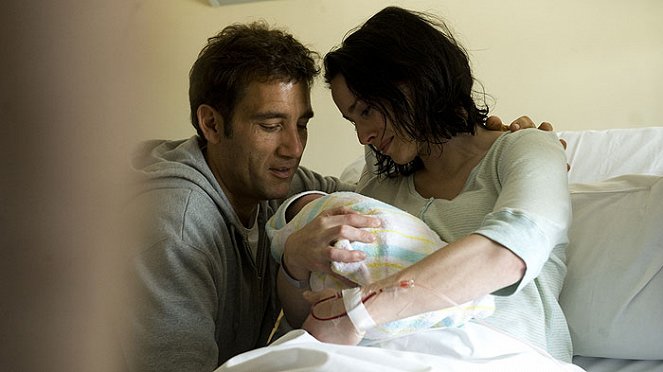 The Boys Are Back - Photos - Clive Owen, Laura Fraser