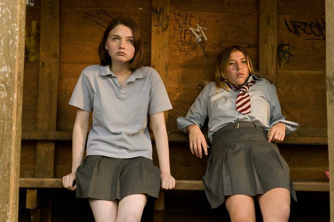 Tamara Drewe - Z filmu - Jessica Barden, Charlotte Christie