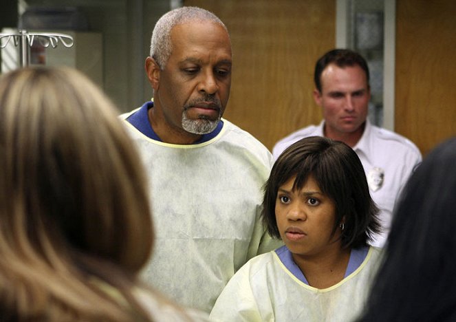 Grey's Anatomy - Photos - James Pickens Jr., Chandra Wilson