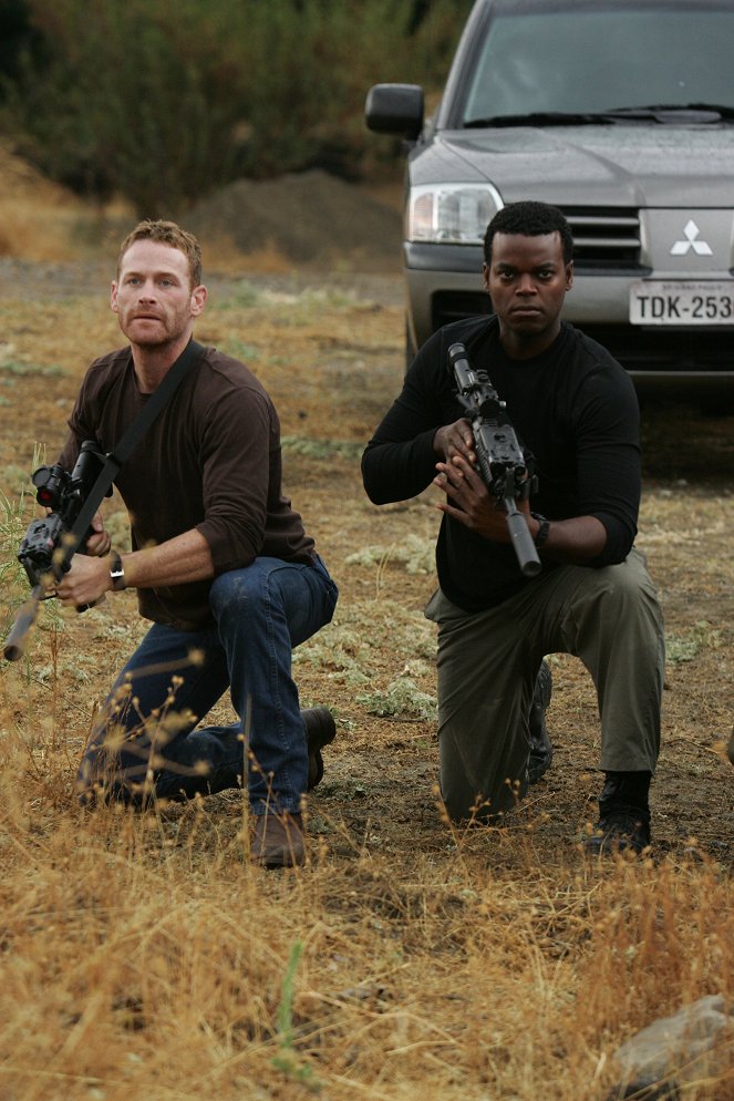 The Unit - Season 1 - Eating the Young - Photos - Max Martini, Demore Barnes