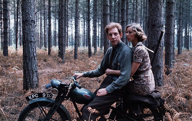 The Eagle Has Landed - Photos - Donald Sutherland, Jenny Agutter