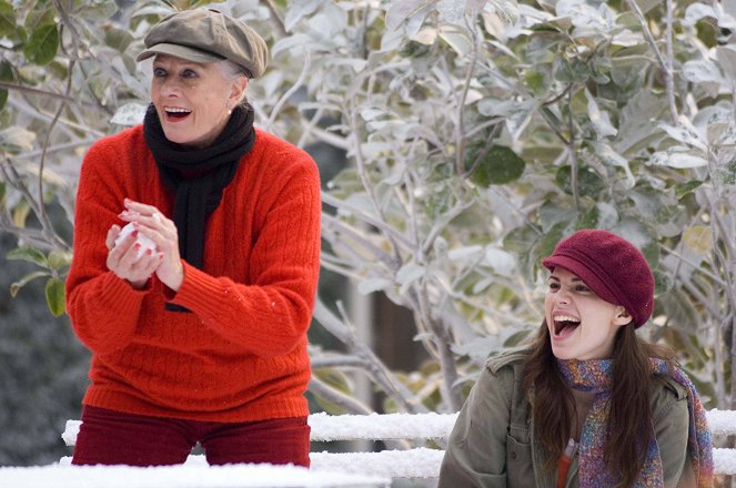 Jak zkrotit důchodce - Z filmu - Vanessa Redgrave, Hayley Atwell