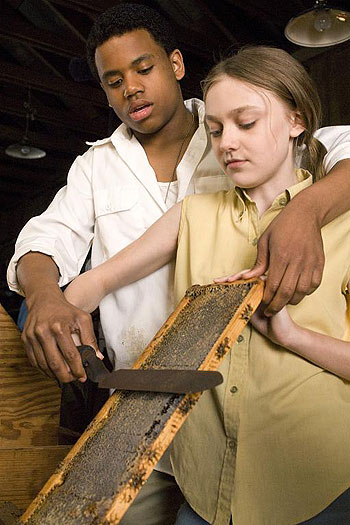 La vida secreta de las abejas - De la película - Tristan Mack Wilds, Dakota Fanning