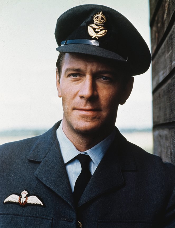 Luftschlacht um England - Filmfotos - Christopher Plummer