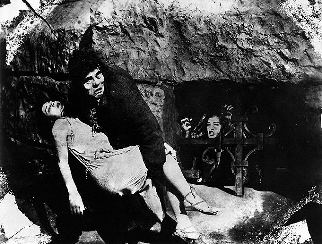 The Hunchback of Notre Dame - Van film - Patsy Ruth Miller, Lon Chaney