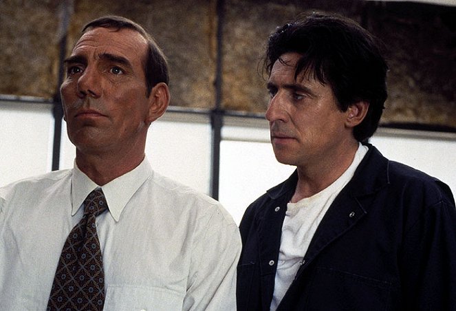 The Usual Suspects - Photos - Pete Postlethwaite, Gabriel Byrne
