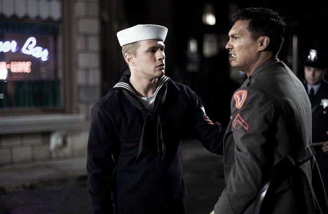 Flags of Our Fathers - Van film - Ryan Phillippe, Adam Beach