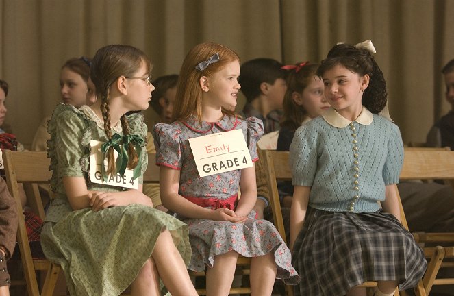 Molly: An American Girl on the Home Front - Van film - Maya Ritter