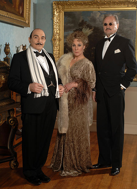 Poirot - Trzecia lokatorka - Z filmu - David Suchet, Zoë Wanamaker, Peter Bowles