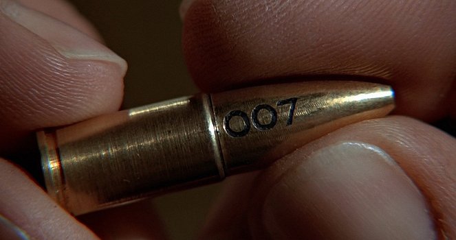 James Bond: Muž so zlatou zbraňou - Z filmu