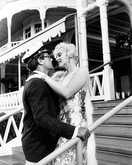 Někdo to rád horké - Z filmu - Tony Curtis, Marilyn Monroe