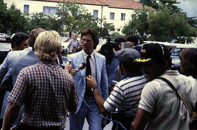 Llamada a un reportero - De la película - Kurt Russell