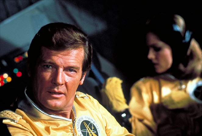 007 - Aventura no Espaço - Do filme - Roger Moore
