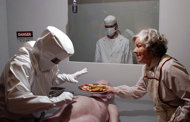 Alien Autopsy - Van film - Madeleine Moffat
