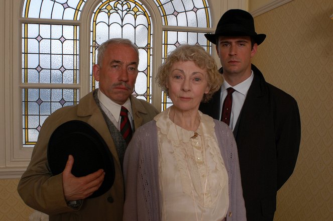Agatha Christie's Marple - Die Tote in der Bibliothek - Werbefoto - Simon Callow, Geraldine McEwan, Jack Davenport
