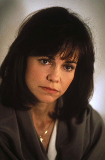 Not Without My Daughter - Filmfotók - Sally Field