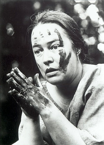 At Play in the Fields of the Lord - Do filme - Kathy Bates