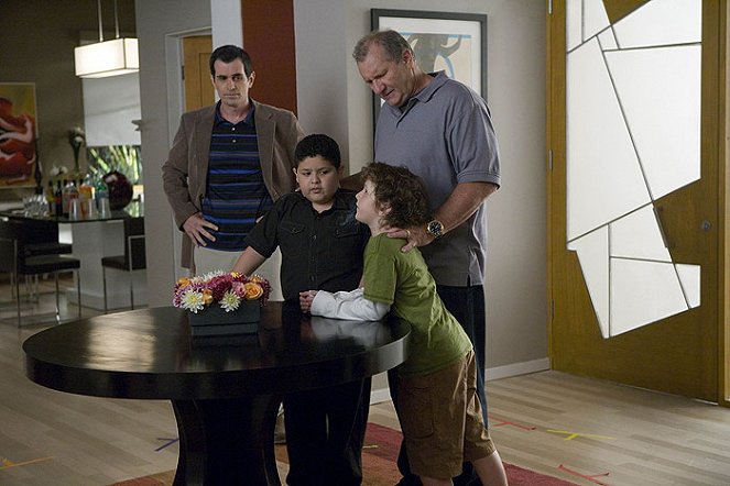 Modern Family - Viva la Gloria! - Filmfotos - Ty Burrell, Rico Rodriguez, Ed O'Neill, Nolan Gould