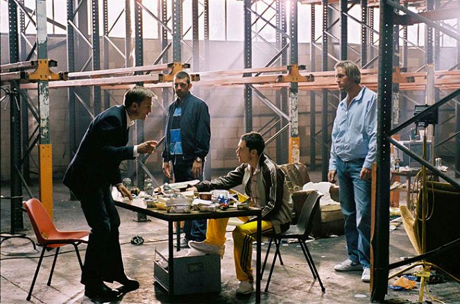 Po krk v extázi - Z filmu - Daniel Craig, Burn Gorman