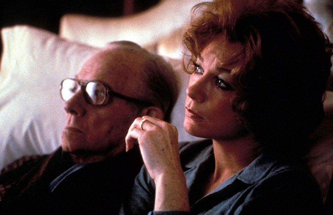 Being There - Photos - Melvyn Douglas, Shirley MacLaine