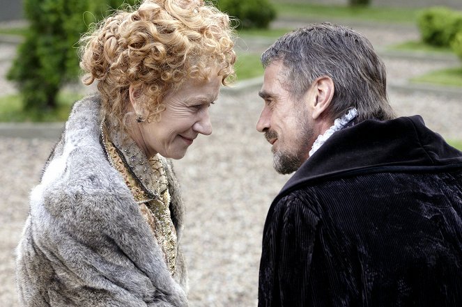 Královna Alžběta - Z filmu - Helen Mirren, Jeremy Irons