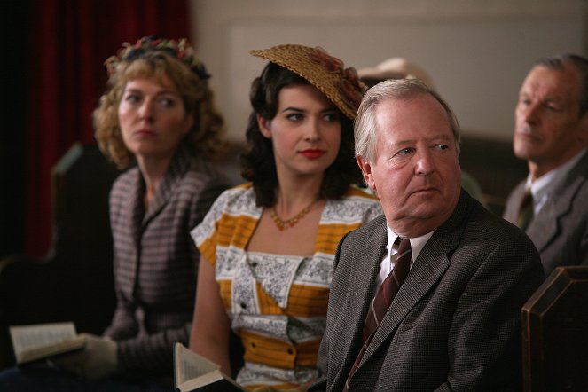 Agatha Christie's Marple - Season 4 - Das Sterben in Wychwood - Filmfotos - Jemma Redgrave, Camilla Arfwedson, Tim Brooke-Taylor