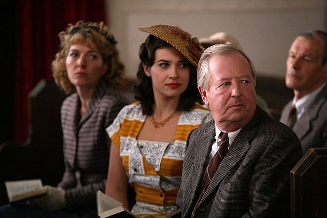 Agatha Christie's Marple - Das Sterben in Wychwood - Filmfotos - Jemma Redgrave, Camilla Arfwedson, Tim Brooke-Taylor