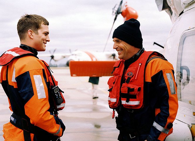 Záchranáři - Z natáčení - Ashton Kutcher, Kevin Costner