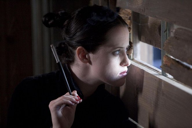 Going Postal - Film - Claire Foy