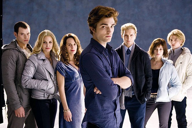 Twilight - Promo - Kellan Lutz, Nikki Reed, Elizabeth Reaser, Robert Pattinson, Peter Facinelli, Ashley Greene, Jackson Rathbone