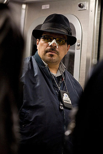 Únos vlaku 1 2 3 - Z filmu - Luis Guzmán