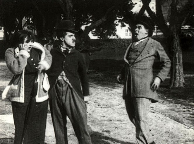 Chaplin a deštník - Z filmu - Charlie Chaplin, Ford Sterling