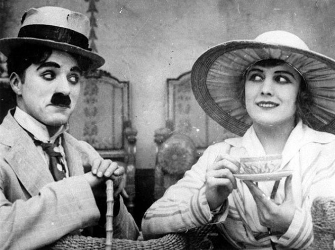 Chaplin v lázních - Z filmu - Charlie Chaplin, Edna Purviance