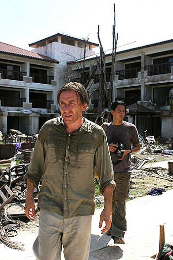 Tsunami: The Aftermath - Do filme - Tim Roth