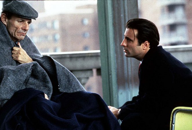 Soumrak nad Manhattanem - Z filmu - Ron Leibman, Andy Garcia