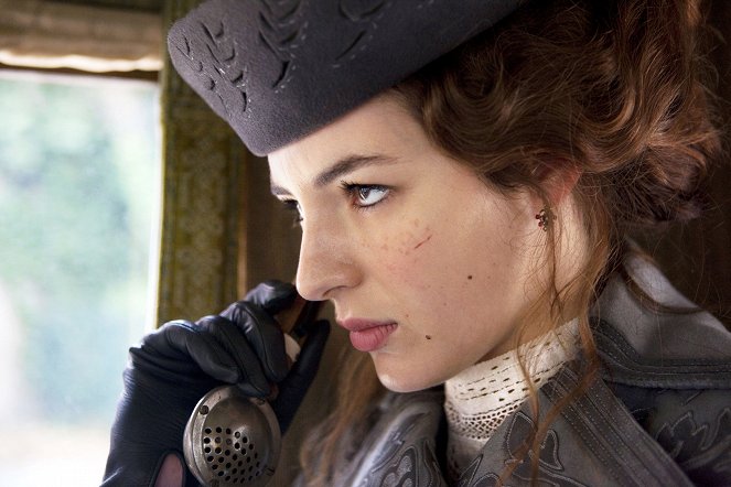 The Extraordinary Adventures of Adèle Blanc-Sec - Photos - Louise Bourgoin