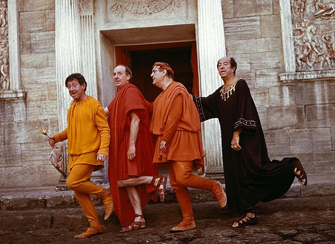 A Funny Thing Happened on the Way to the Forum - Promóció fotók - Jack Gilford, Zero Mostel, Phil Silvers
