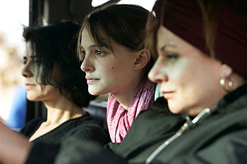 Free Zone - Van film - Natalie Portman, Hana Laslo
